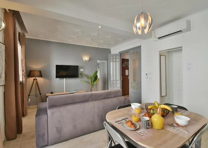 アパート Centre Historique -free Parking-wifi-netflix-zen&cosy-sleepntripbeziers